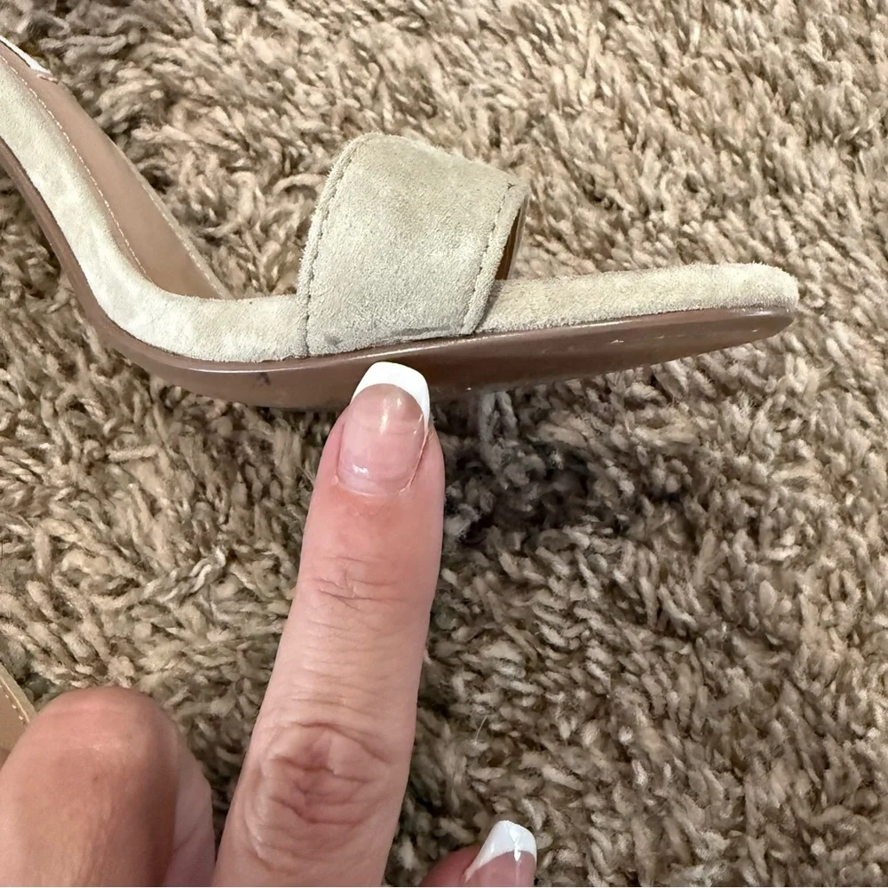 Steve Madden Carrson Sandals / Block Heels Size 7 in Grey/Taupe Suede Leather